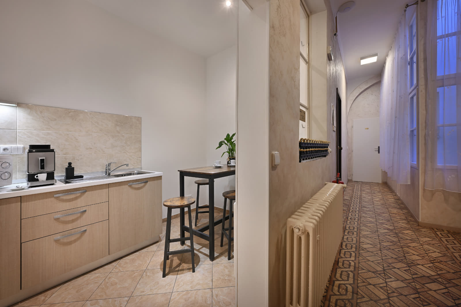 Shared guest kitchenette and seating area in the residence